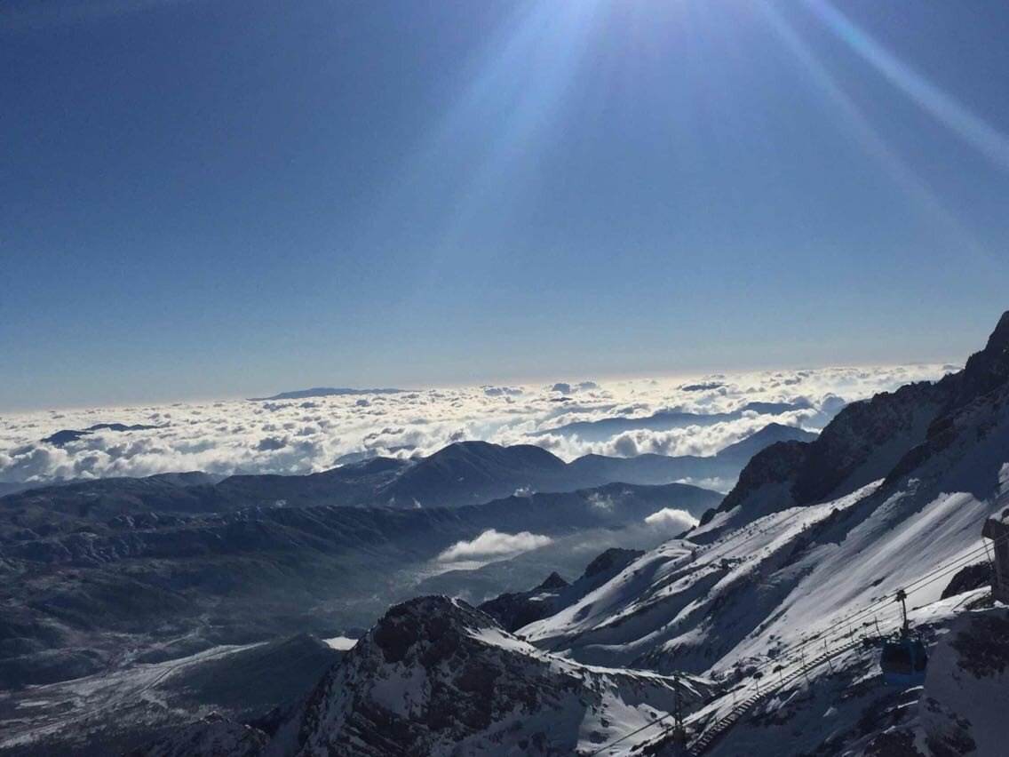 蓝月山谷石卡雪山